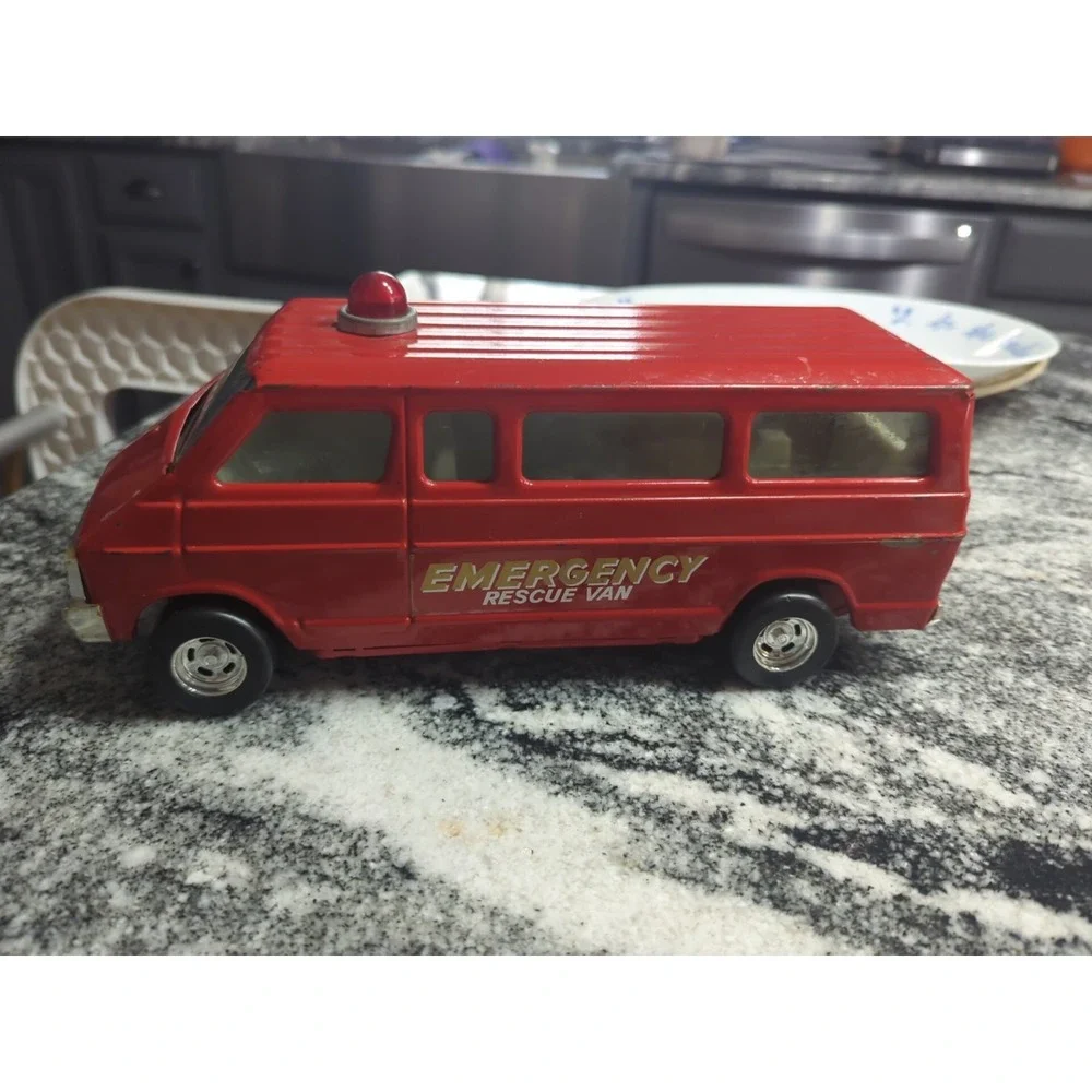 VINTAGE ERTL 3512 RESCUE EMERGENCY VAN. Back Door Opens First Responder